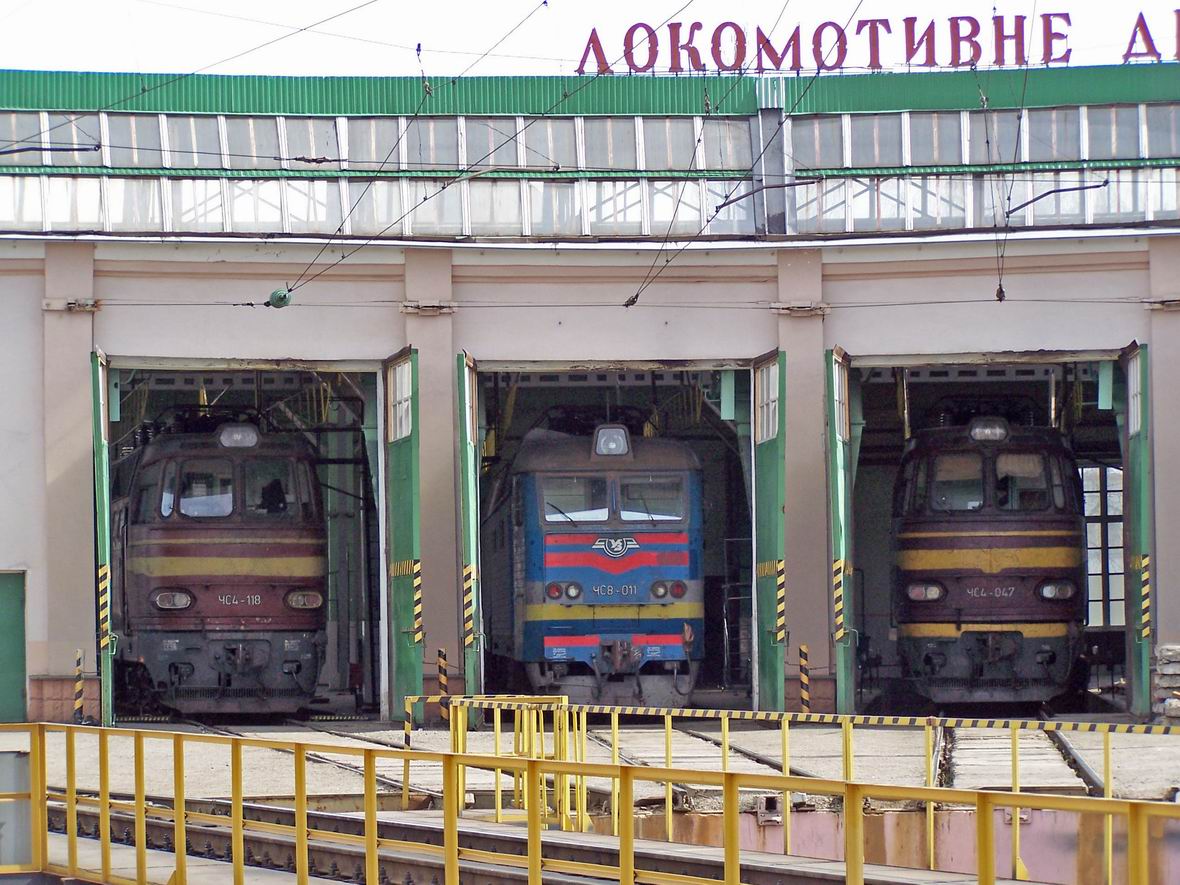 Електровози ЧС4-118, ЧС8-011 та ЧС4-047, локомотивне депо Київ-Пас.