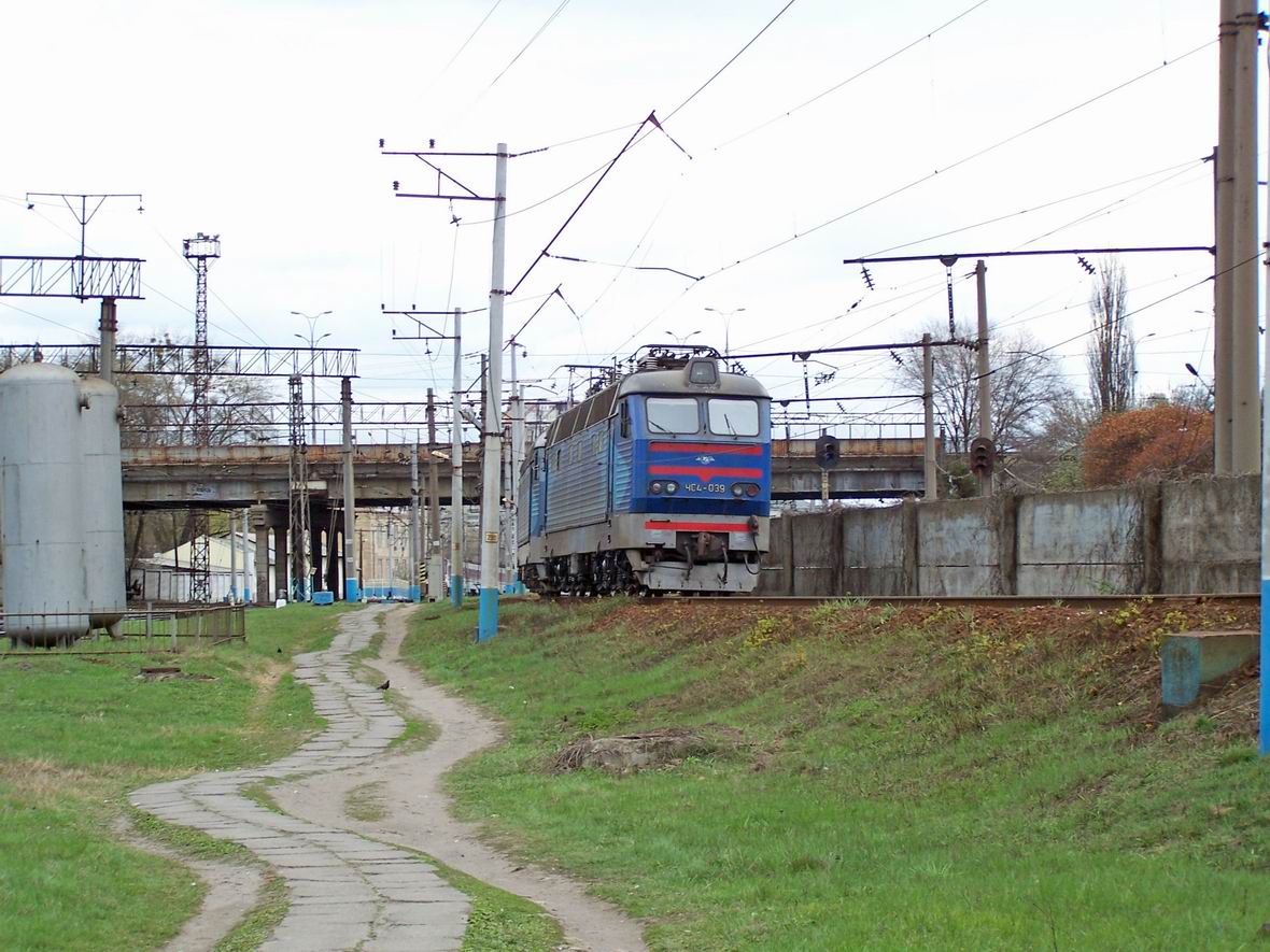 Електровози ЧС4-197 та ЧС4-039, західна горловина ст. Київ-Пас.