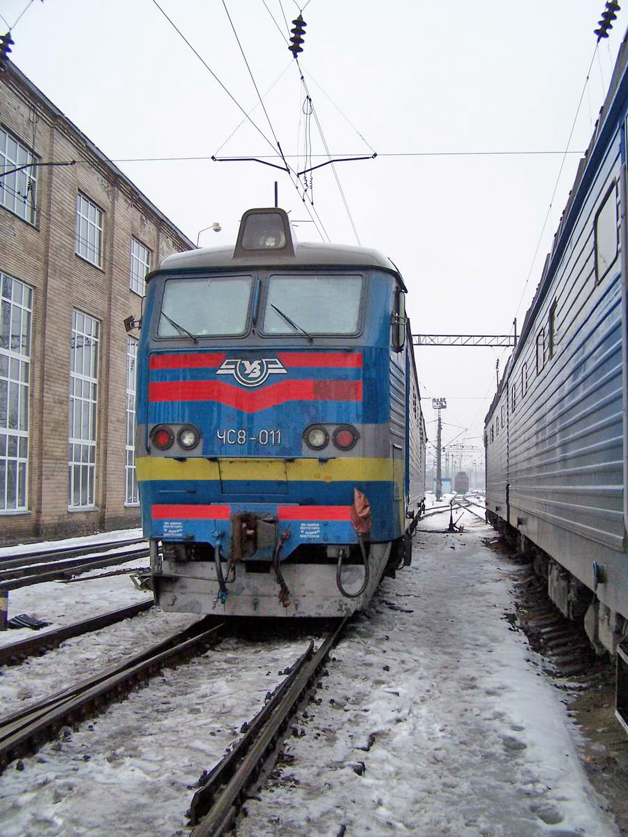 Електровоз ЧС8-011, локомотивне депо Київ-Пасс.