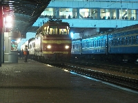 ЧС4-210 з поїздом Київ-Перемишль на ст. Київ-Пасажирський