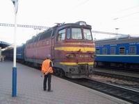 ЧС4-089 з поїздом Київ-Кам'янець-Подільський на ст. Київ-Пасажирський