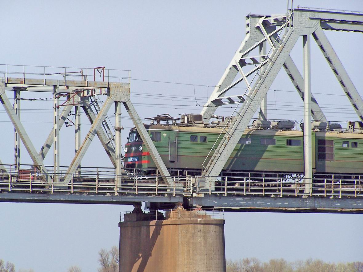 Електровоз ВЛ80К-182 на Петровському мості, перегон Київ-Дніпровський - Київ-Петрівка