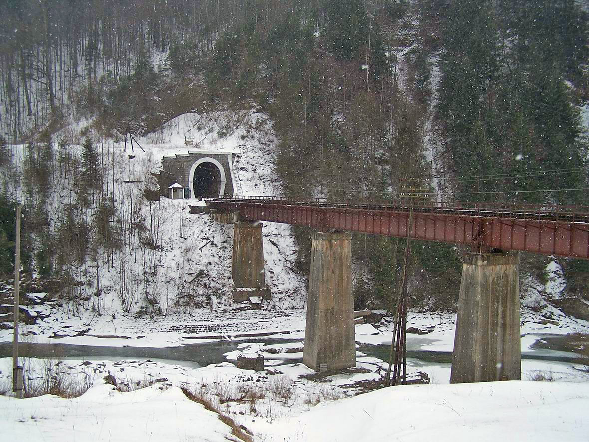 Туннель на перегоні Яремча-Микуличин, м. Яремче