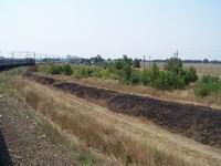 2ТЕ10Ут-0029 з поїздом Київ-Севастополь на місці стикування лінії Херсон-Джанкой з лінією Мелітополь-Новоолексіївка-Сімферополь біля м. Джанкой, АР Крим
