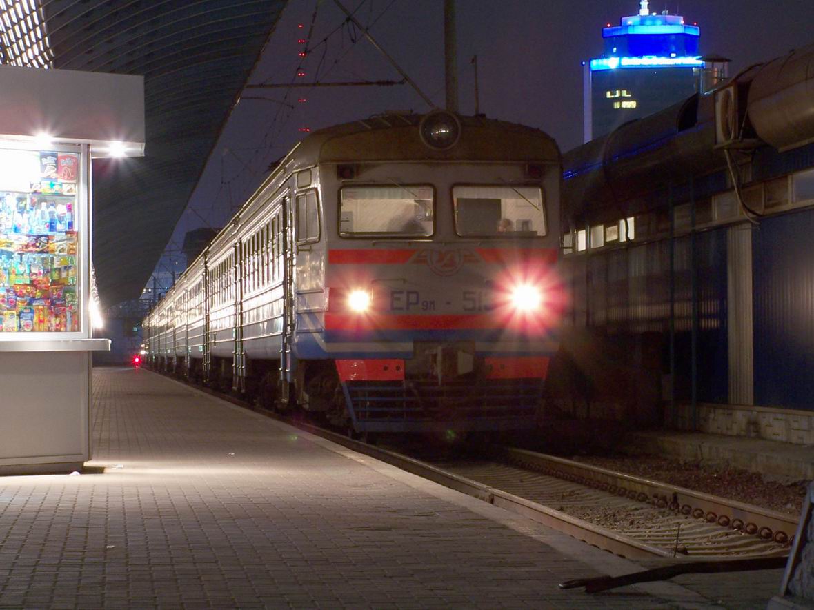 Електропоїзд ЕР9М-513, приміський вокзал ст. Київ-Пас.