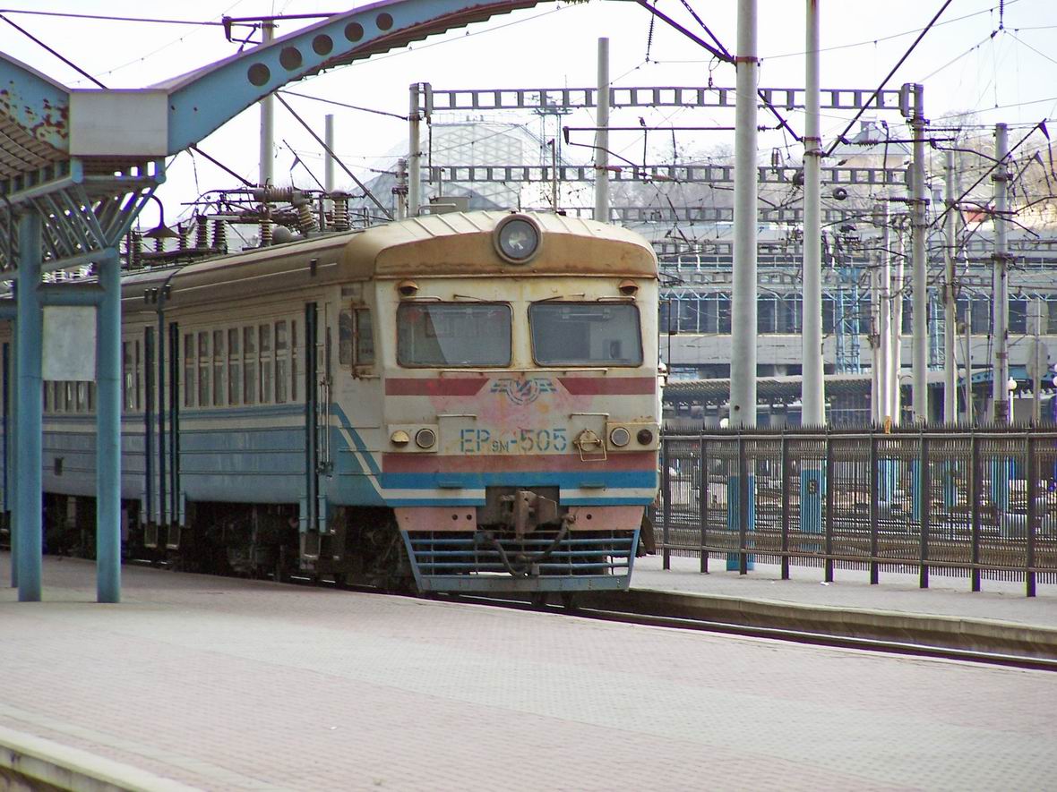 Електропоїзд ЕР9М-505, приміський вокзал ст. Київ-Пас.