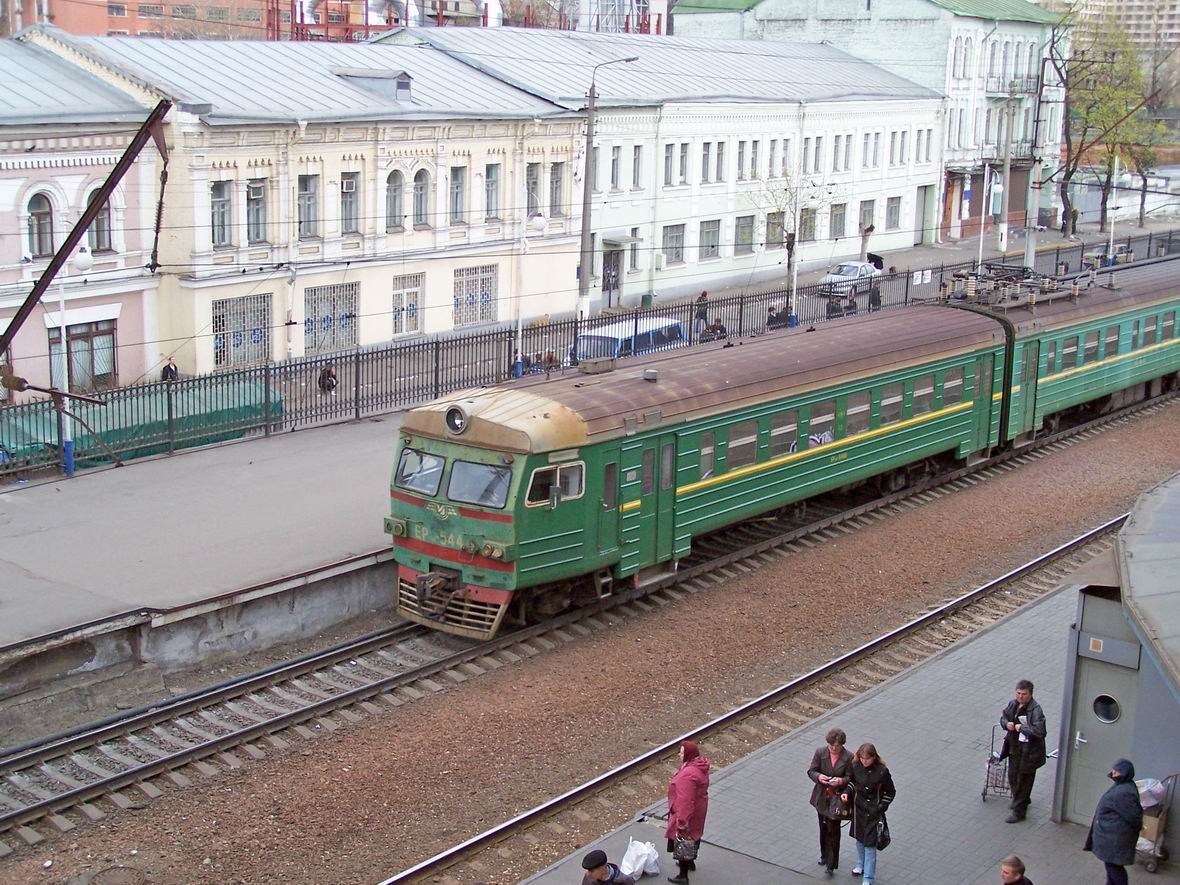 Електропоїзд ЕР9М-544 прибуває на Північну платформу №1, ст. Київ-Товарний