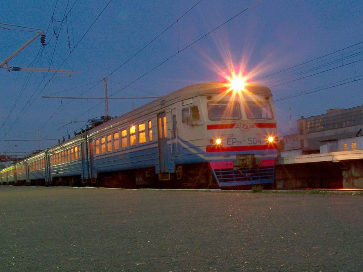 Електропоїзд ЕР9М-504, ст. Київ-Московский