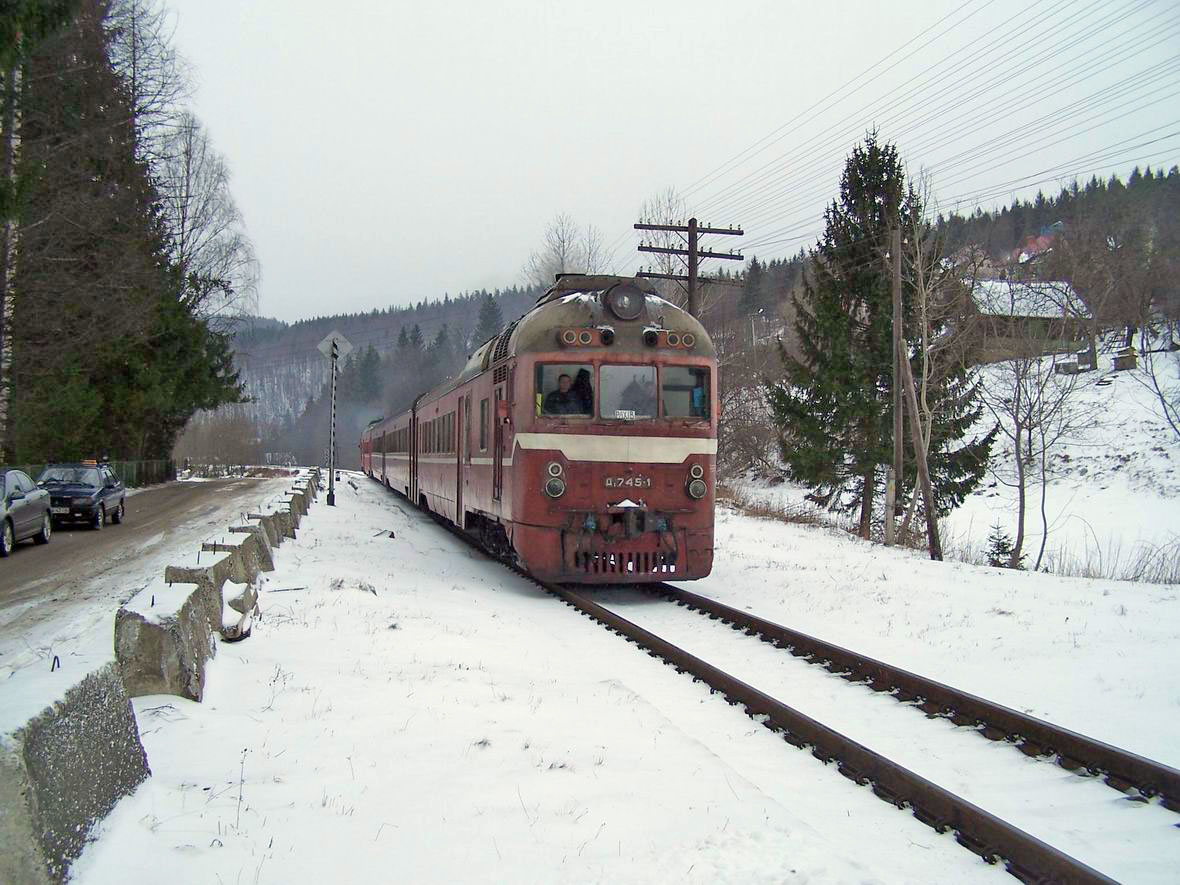 Дизель-поїзд Д1-745, перегон Яремча-Микуличин, м. Яремче