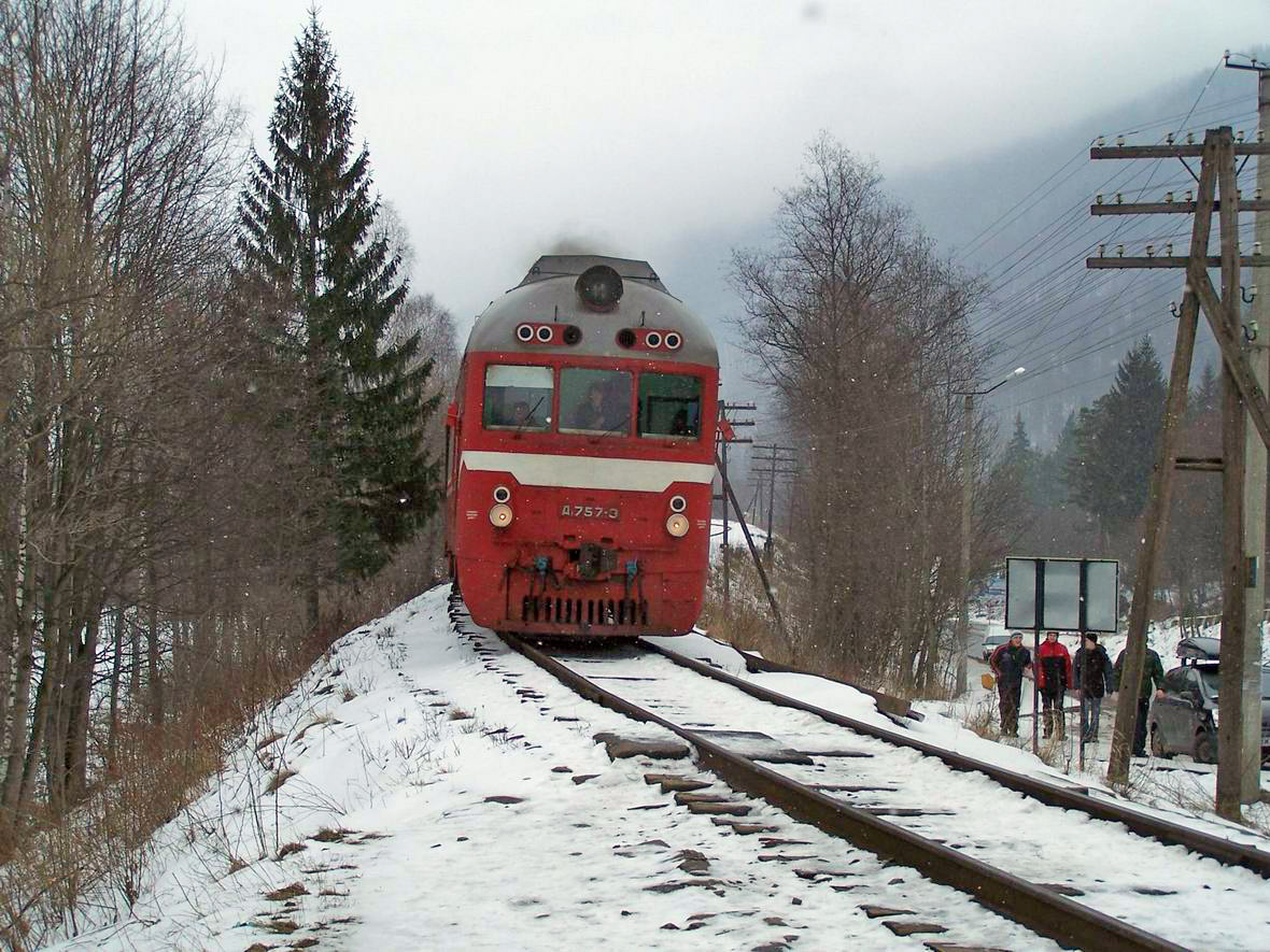 Дизель-поїзд Д1-757/658, перегон Яремча-Микуличин, м. Яремче