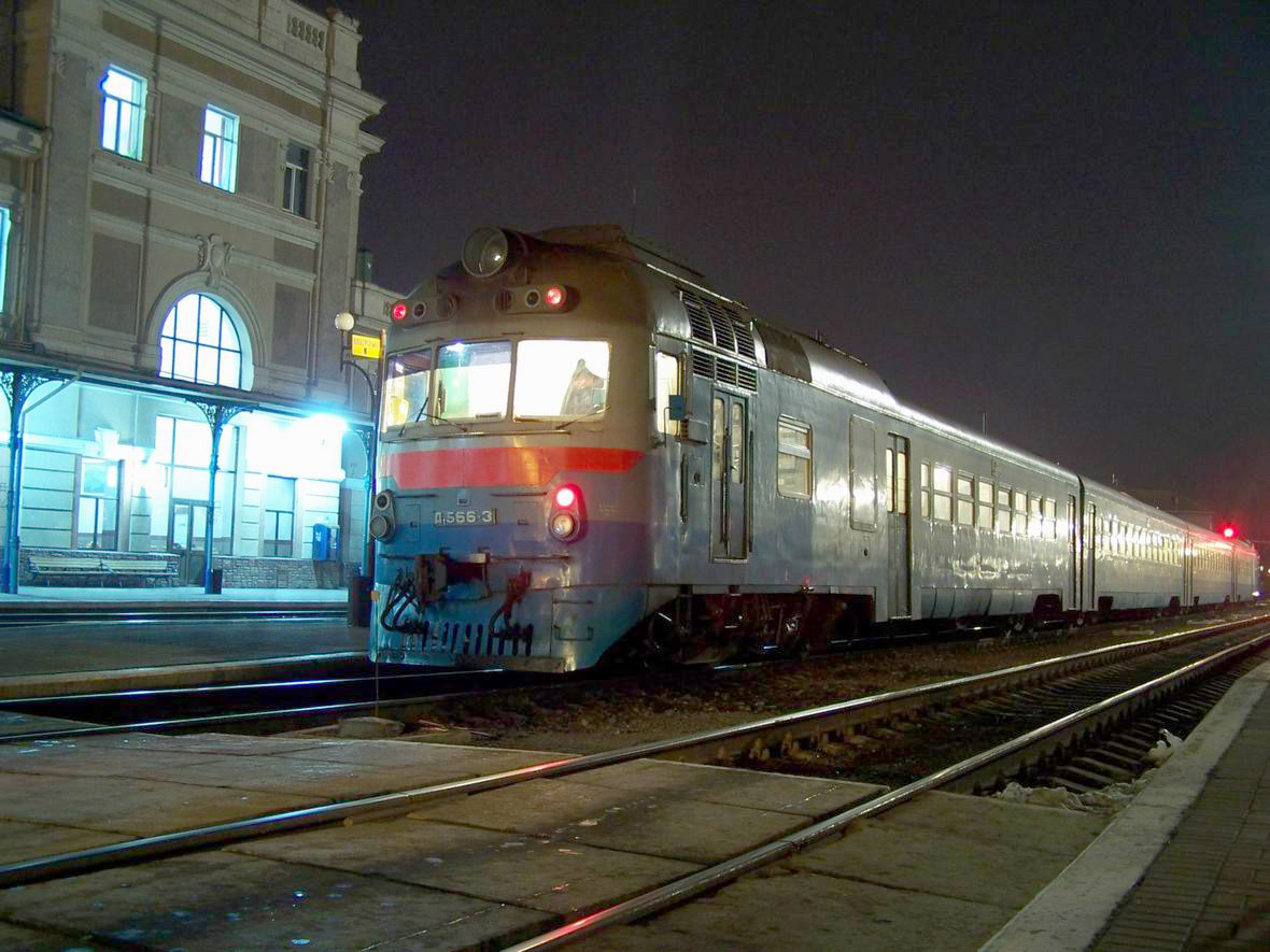 Дизель-поїзд Д1-566, ст. Івано-Франківськ