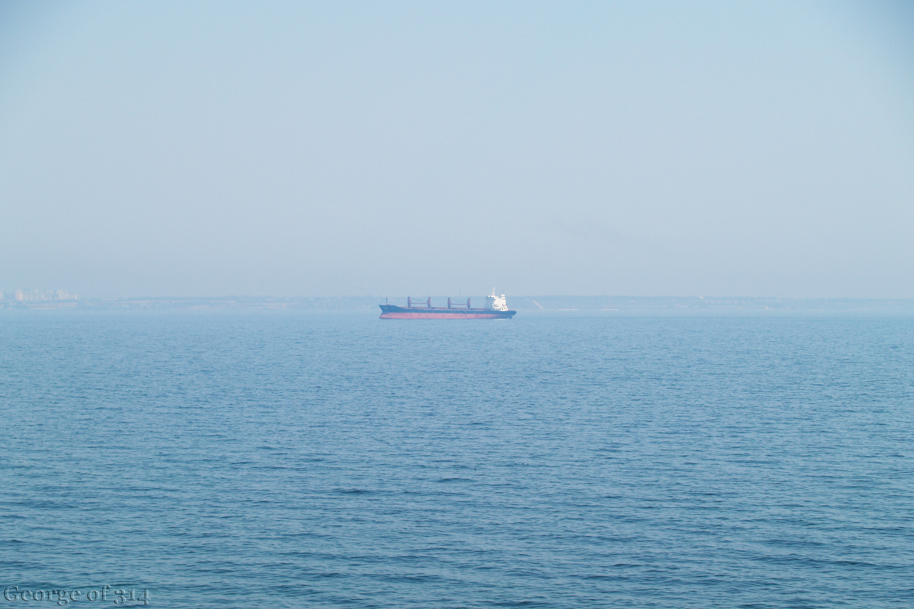 Вантажне судно рухається в напрямку порту, Одеса