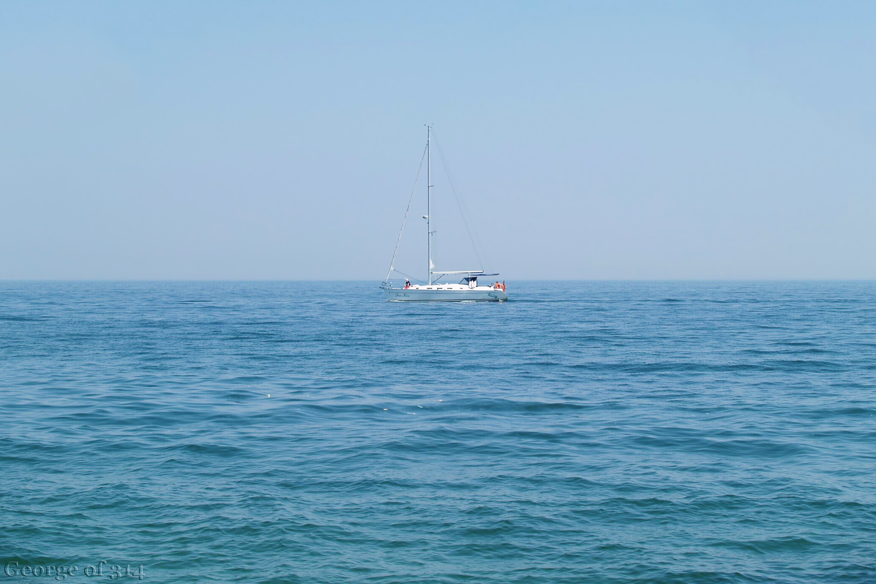 Яхта в морі біля Одеси