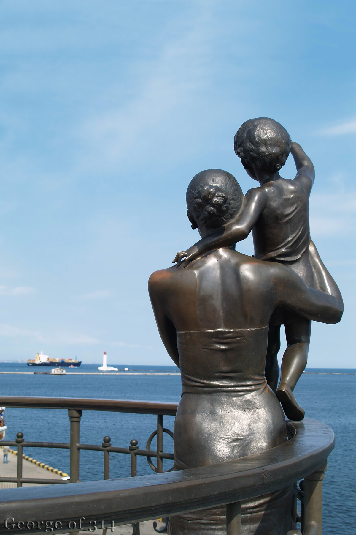 Дружина моряка проводжає корабель в море. Пам'ятник 