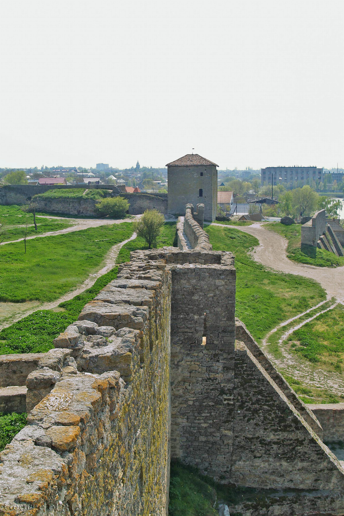 Мур між Громадянським (зліва) та Карантинним (Господарським - справа) дворами, Аккерманська фортеця, м. Білгород-Дністровський