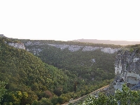 Вигляд на долину з печерного міста Чуфут-Кале
