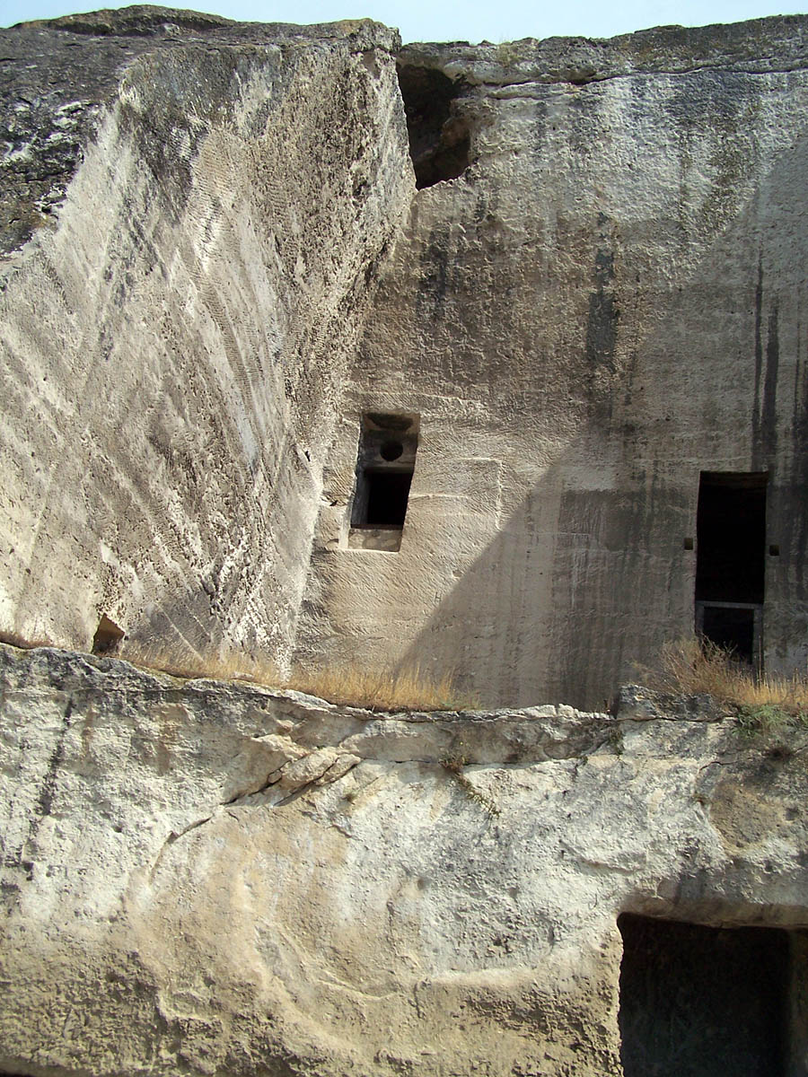 Печери у скелях, Інкерманський монастир, околиці Севастополя