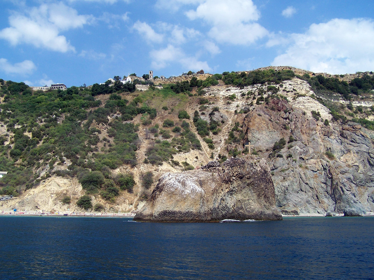 Скеля Святого Явлення та Георїгівський монастир, вигляд з моря, Фіолент
