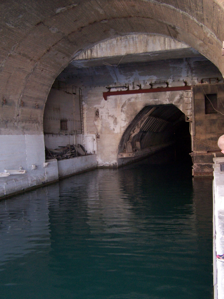 Початок підземного каналу, база підводних човнів Чорноморського флоту СРСР, Балаклава