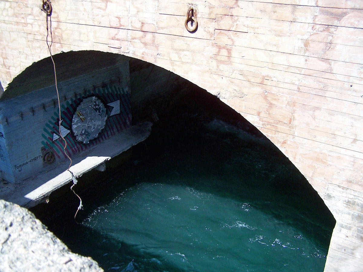 Вихід з підземного каналу бази підводних човнів, Балаклава