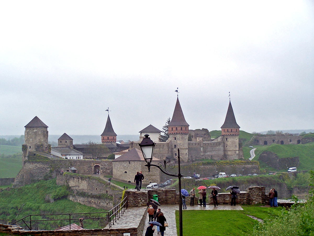 Кам'янець-Подільска фортеця, вигляд з боку Старого міста