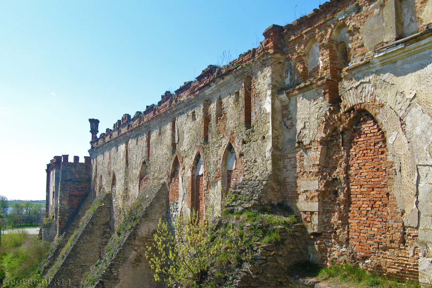 Фортечні мури. Замок Меджибіж