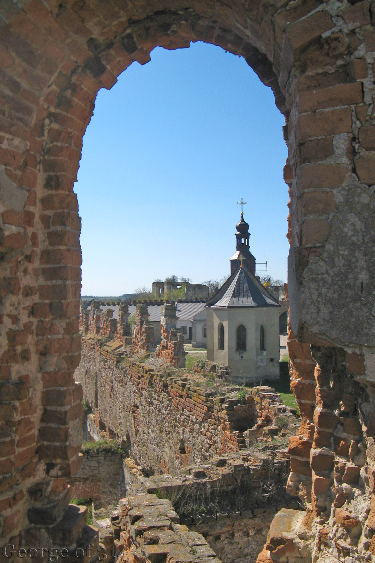 Замкова церква, вигляд з руїн в замку Меджибіж