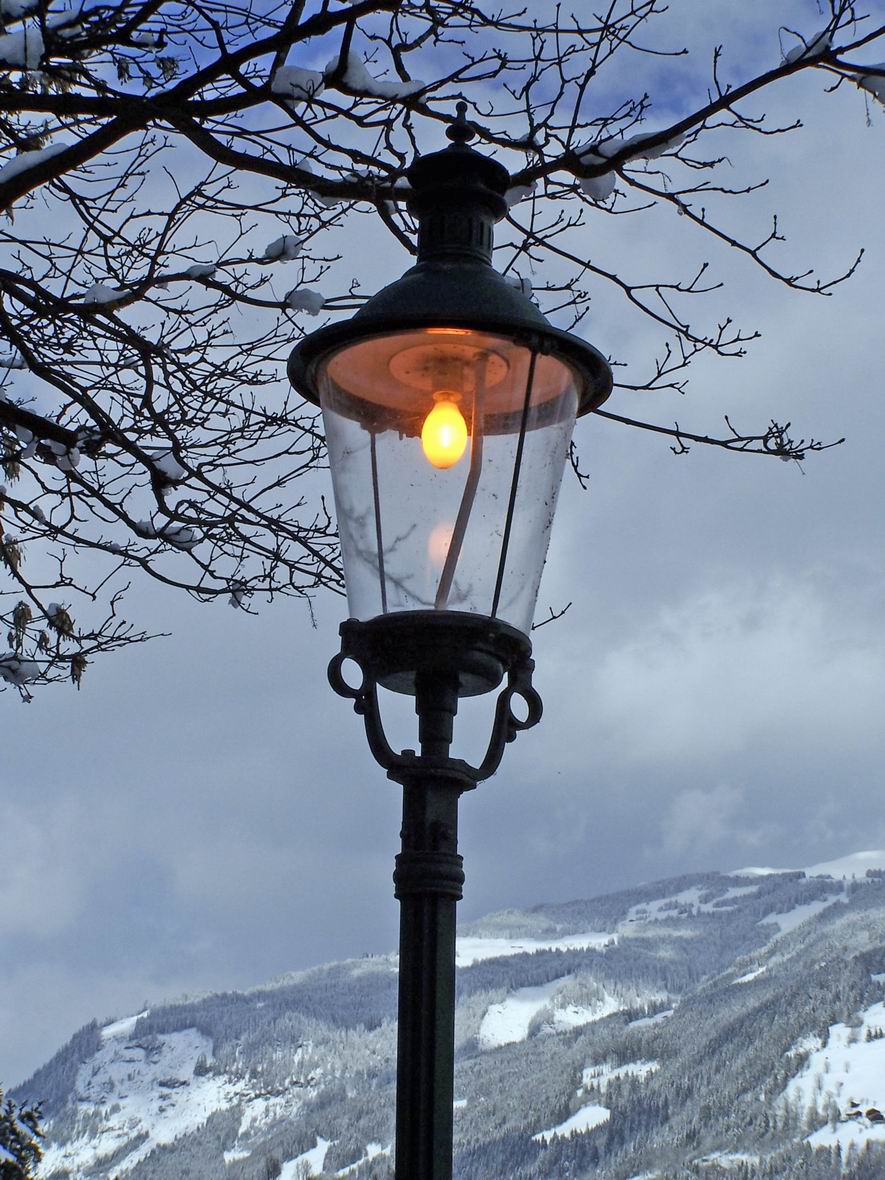 Ліхтар на фоні Альп, м. Цель-ам-Зее, Австрія