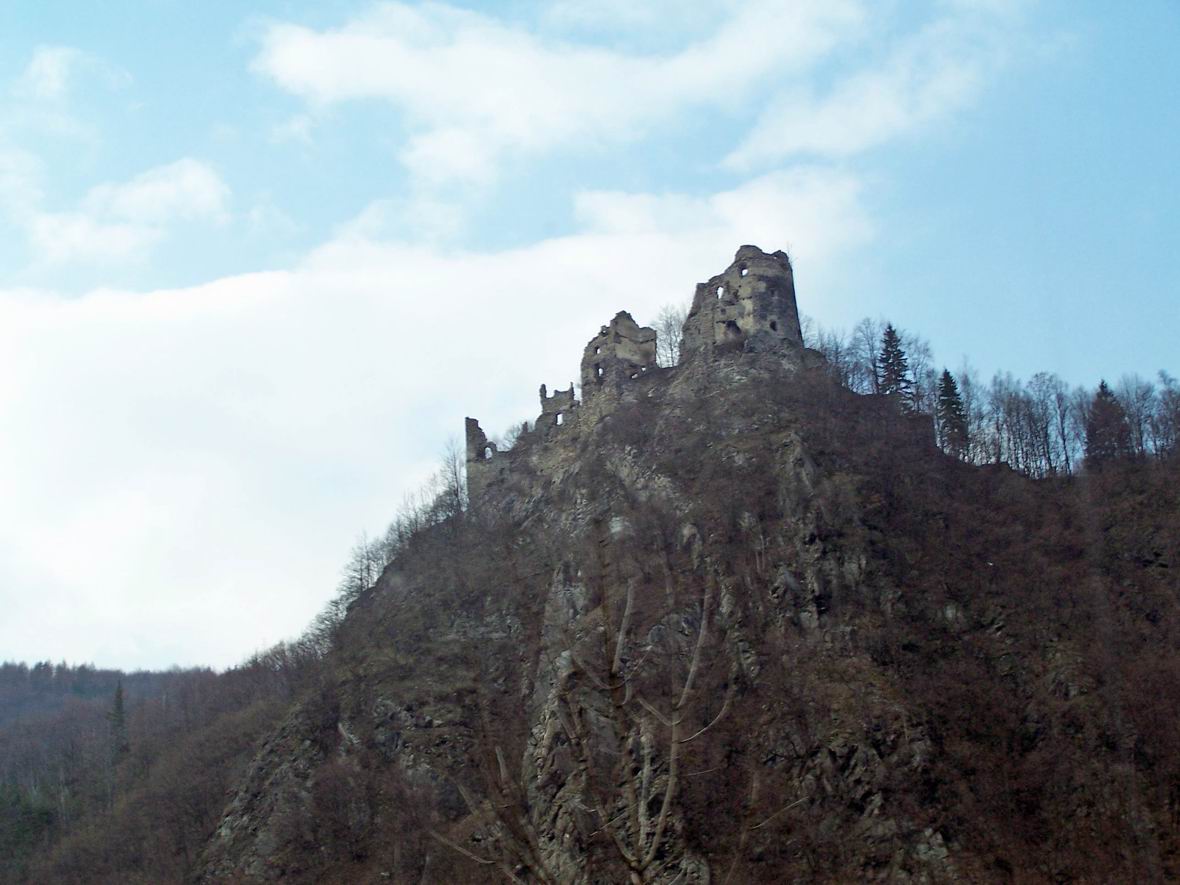Руїни замку в Словаччині
