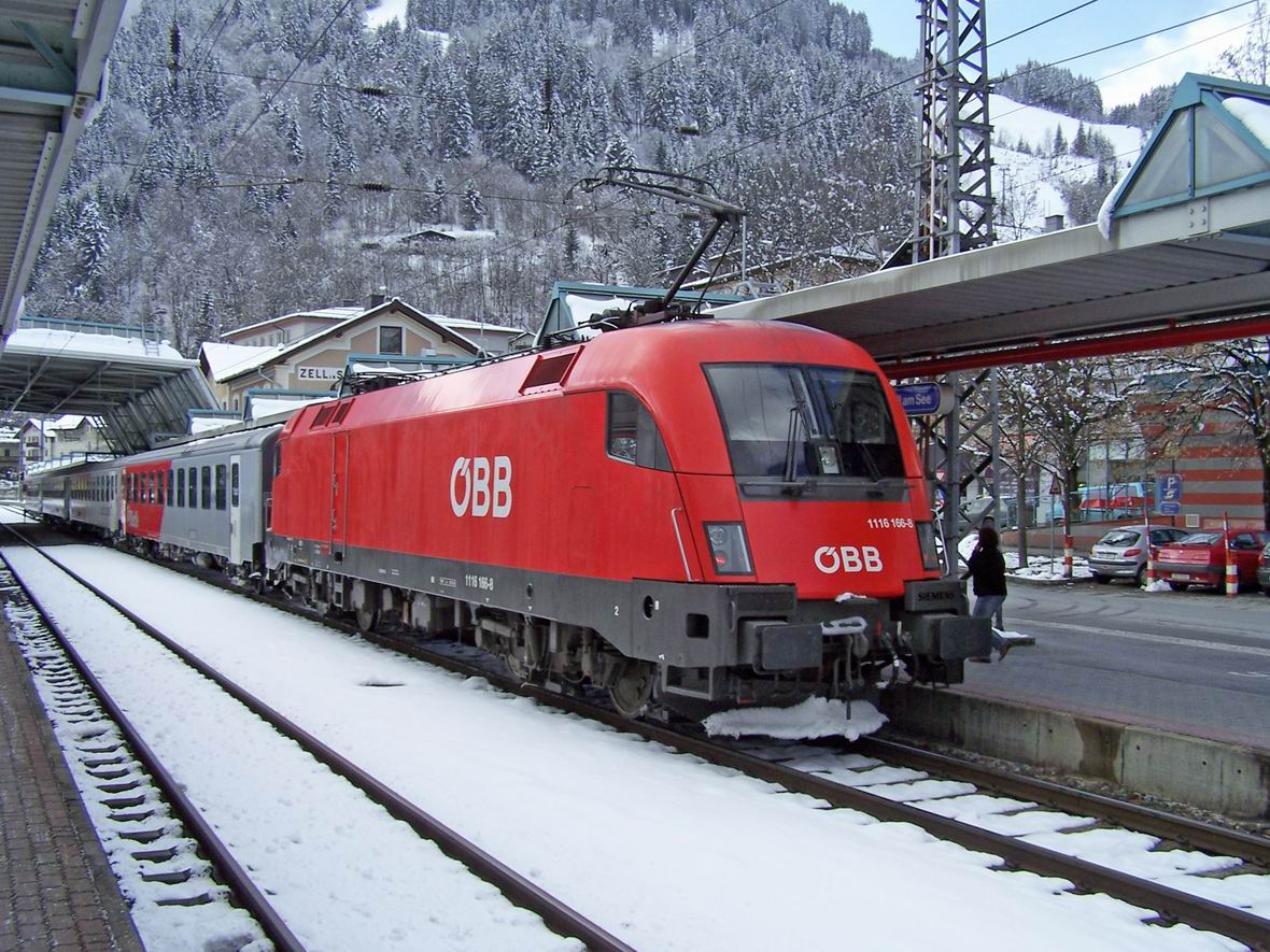 Електровоз Siemens 1116.166-8 з поїздом CitySHuttle, ст. Цель-ам-Зее, Австрія