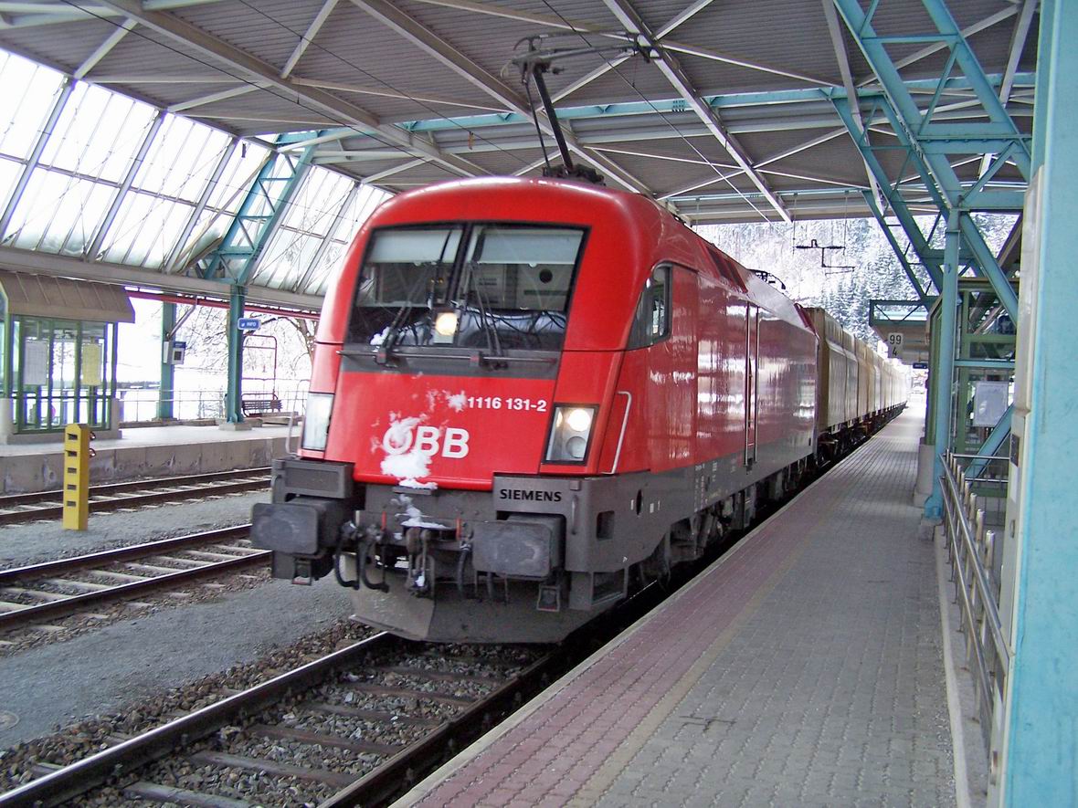 Електровоз Siemens 1116.131-2 з вантажним поїздом, ст. Цель-ам-Зее, Австрія