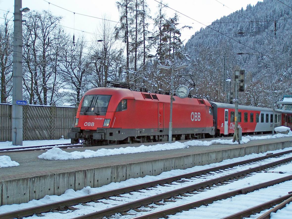 Електровоз Siemens 1116.037-1 з поїздом CityShuttle, ст. Цель-ам-Зее, Австрія