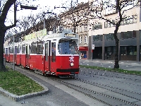 Трамвай типу Е1 з причіпним вагоном типу С, Урбан-Лоріц Плац, Відень, Австрія