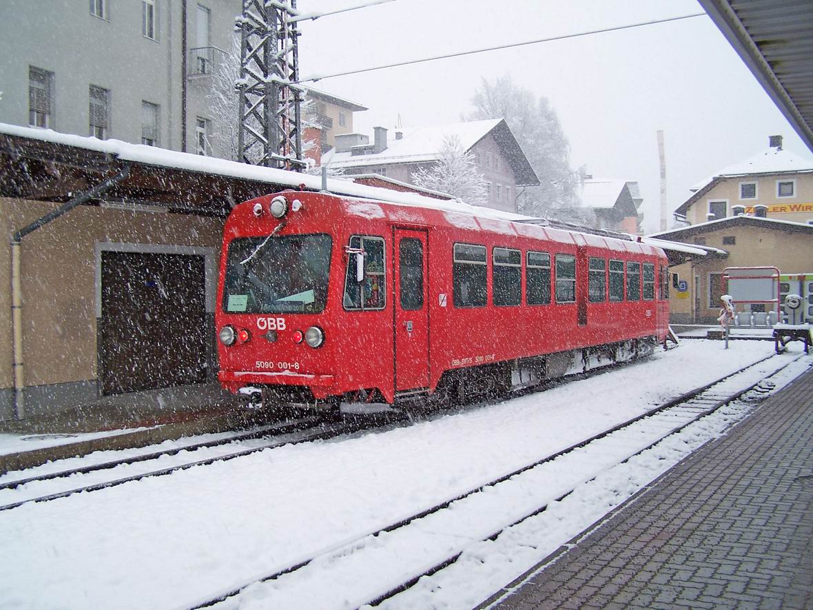 Рейковий автобус 5090.001-8, станція Цель-ам-Зее примикання вузькоколійної дороги Пінцгау до широкої колії, Австрія