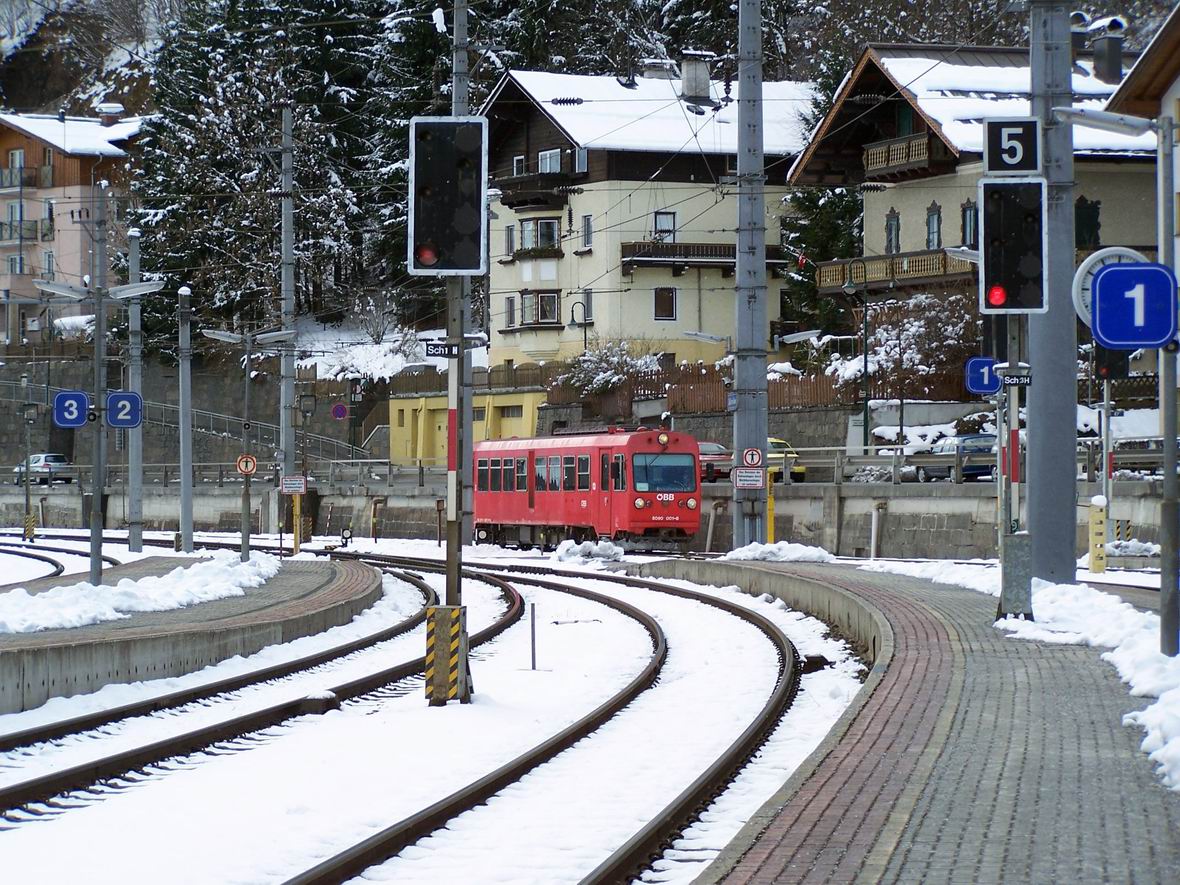 Рейковий автобус 5090.001-8, ст. Цель-ам-Зее, станція примикання вузькоколійної дороги Пінцгау до широкої колії, Австрія
