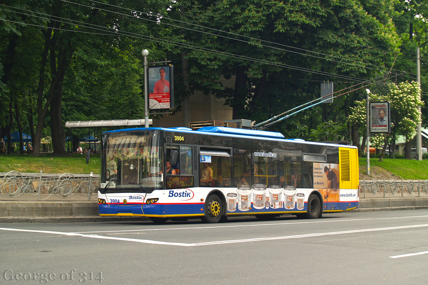 Тролейбус ЛАЗ E183D1 №3904, маршрут №8, вул. Льва Толстого, Київ